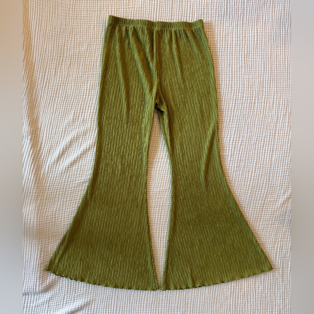 Wild Fable Green Flared Bottoms